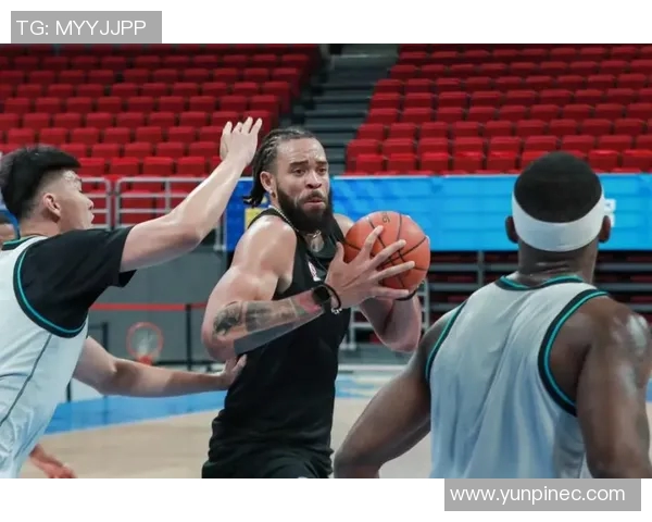 NBA赛场边的足球明星们如何影响篮球文化与球迷互动